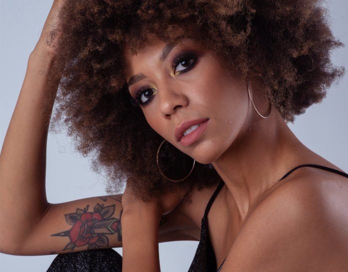 adriana-0919-rockstar